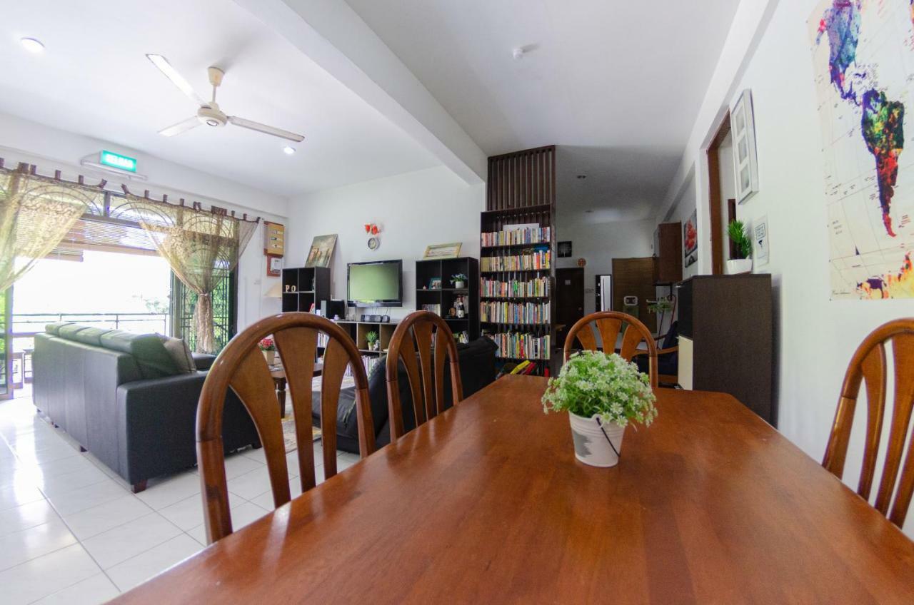 Poni Homestay Muara Extérieur photo