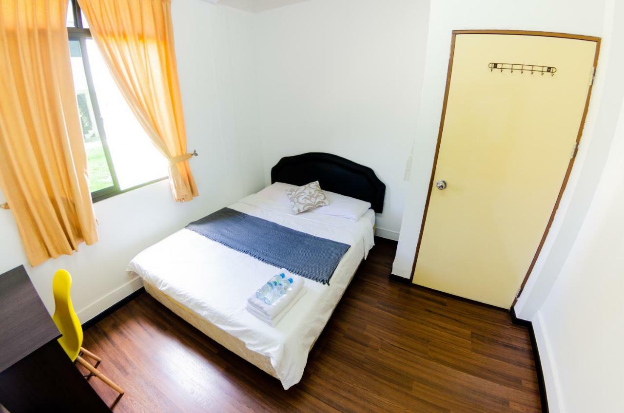 Poni Homestay Muara Extérieur photo