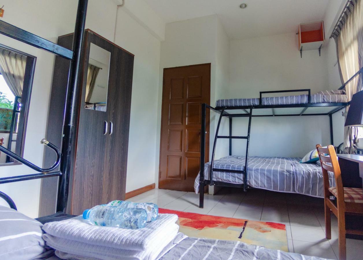 Poni Homestay Muara Extérieur photo