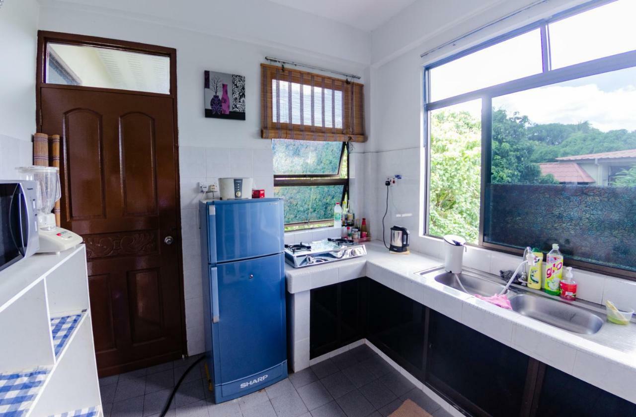 Poni Homestay Muara Extérieur photo
