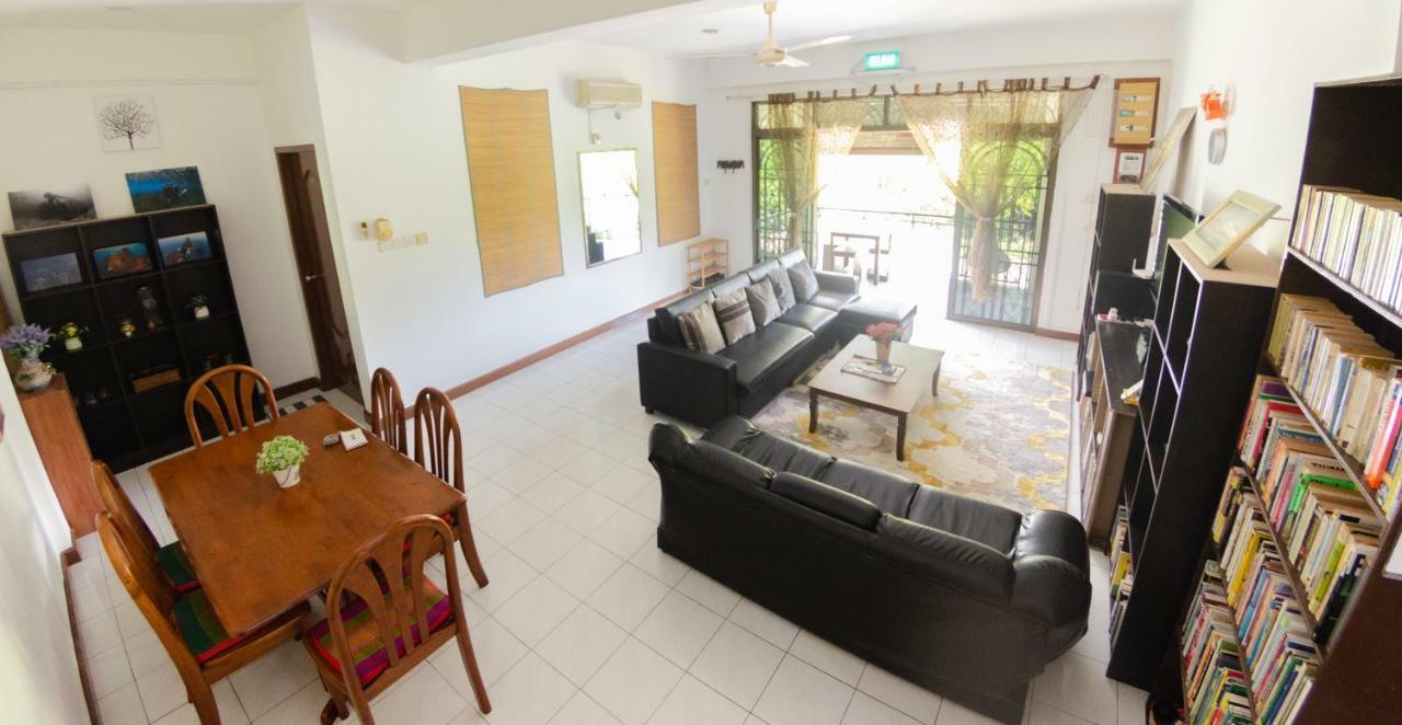 Poni Homestay Muara Extérieur photo