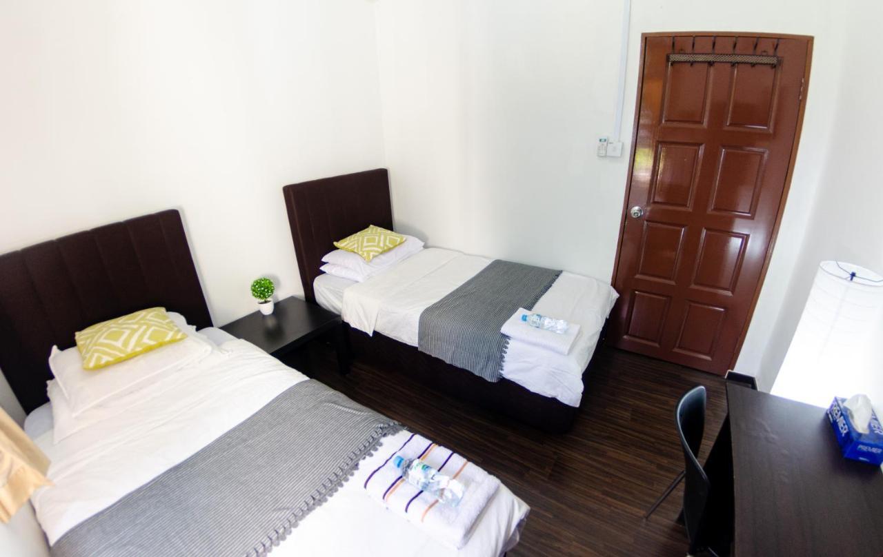 Poni Homestay Muara Extérieur photo