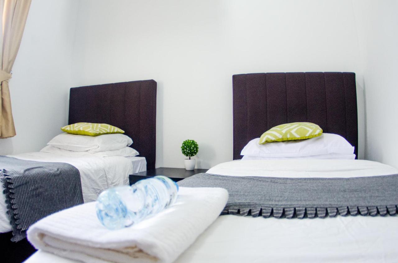 Poni Homestay Muara Extérieur photo